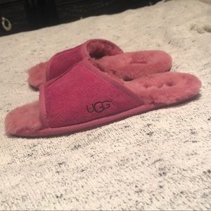 UGG SLIPPERS Size 7